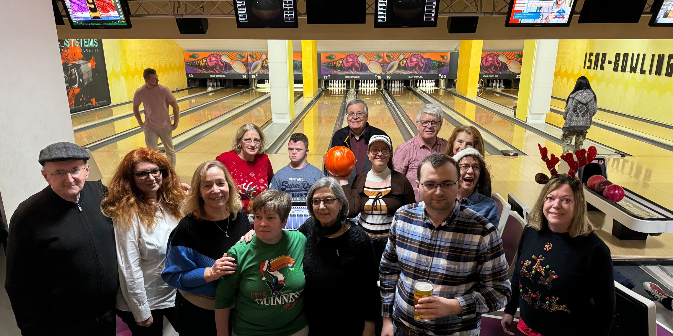 Christmas_Bowling_featured_gruppe